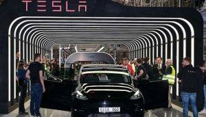 Tesla recalls more than 350,000 vehicles in the United States